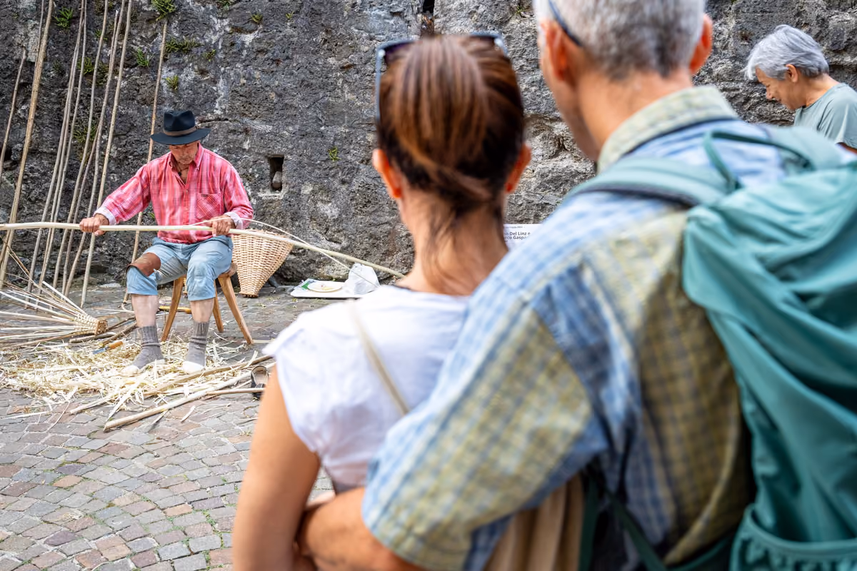 Magia del Legno iporta per un giorno il lavoro manuale al centro delle strade