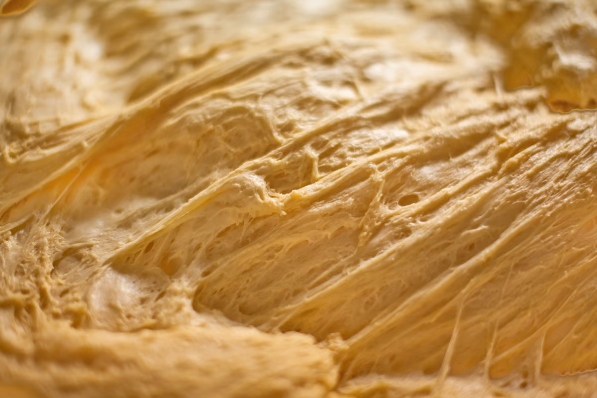 L’acqua cambia pane e dolci: dal glutine alla shelf life, cosa succede davvero
