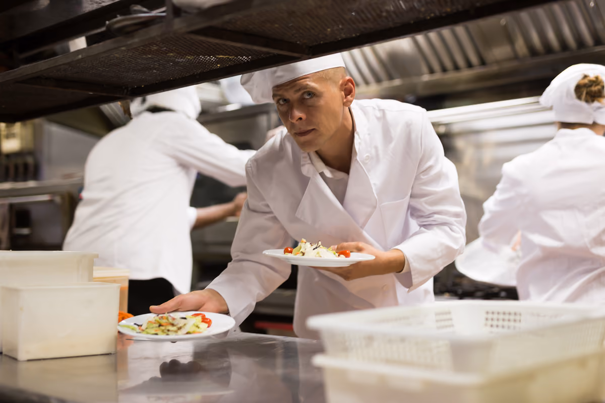 Quando il servizio diventa insostenibile, non sempre il problema è il personale: anche organizzazione e carichi di lavoro fanno la differenza.