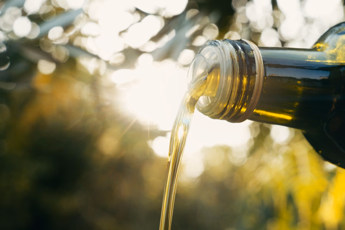 Olio italiano, 50 milioni di litri in giacenza e una nuova campagna alle porte