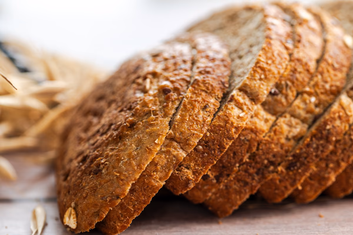La presenza di più cereali non indica necessariamente che il prodotto sia integrale o nutrizionalmente migliore: per capirlo bisogna leggere ingredienti e composizione
