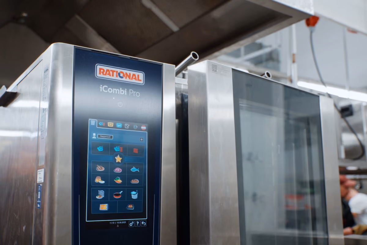 Da 10.000 a 100.000 pasti al giorno: la storia di cinque cucine fuori scala