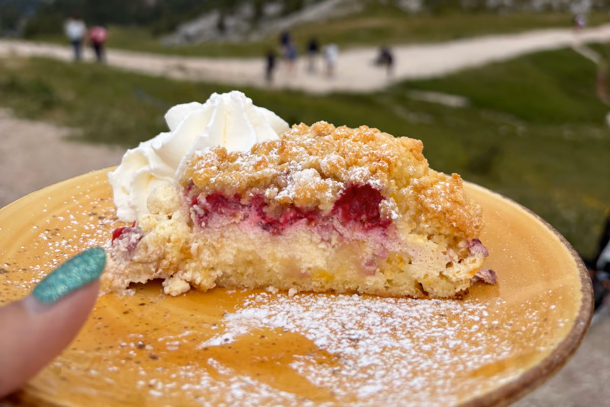 Sbriciolata ricotta e amarene del Rifugio Scoiattoli
