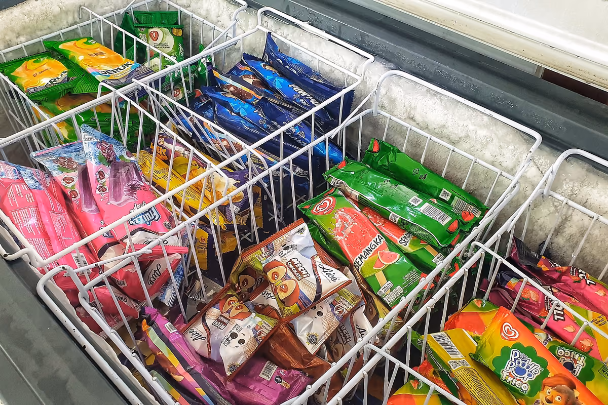 Nel gelati confezionati, soprattutto alla frutta, si utilizzano aromi che non vengono direttamente dalla frutta