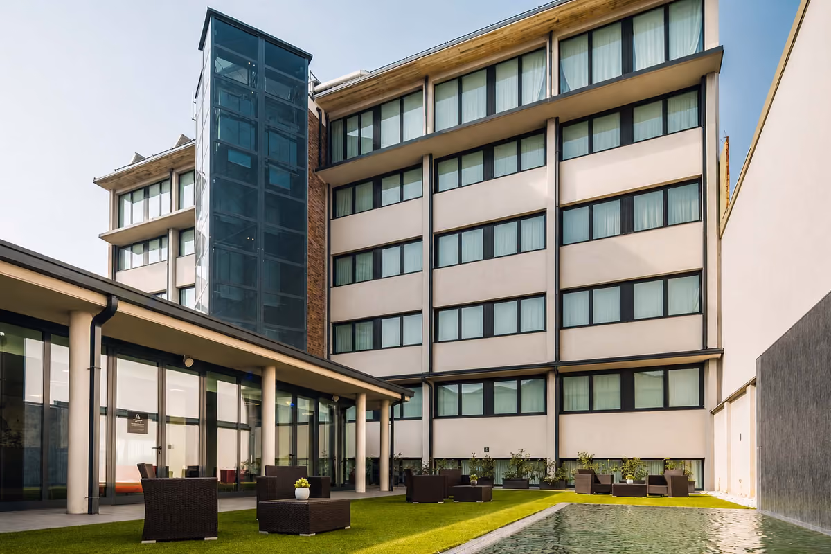 Il cortile interno dello Spark by Hilton Milan Linate Airport