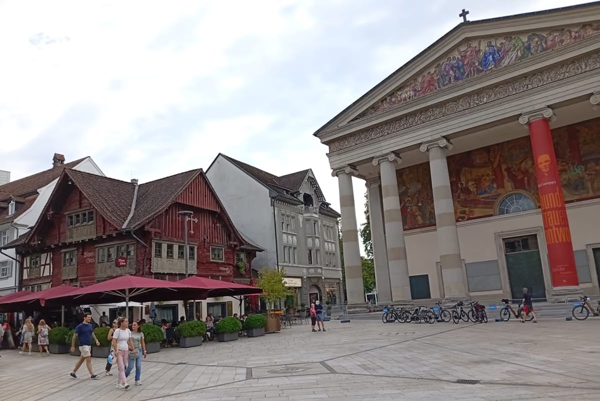 Il ristorante in Austria nascosto in una Casa Rossa del 1639