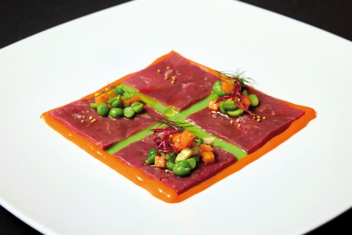 Carpaccio di manzo irlandese e crema di carote: la ricetta di Roberto Tonola