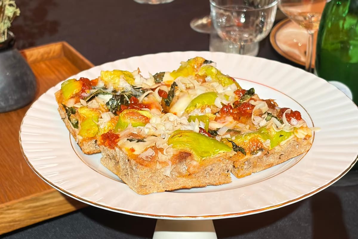 Dalla 'nduja alla liquirizia: tutta la Calabria sulla pizza in teglia di Daniele Campana