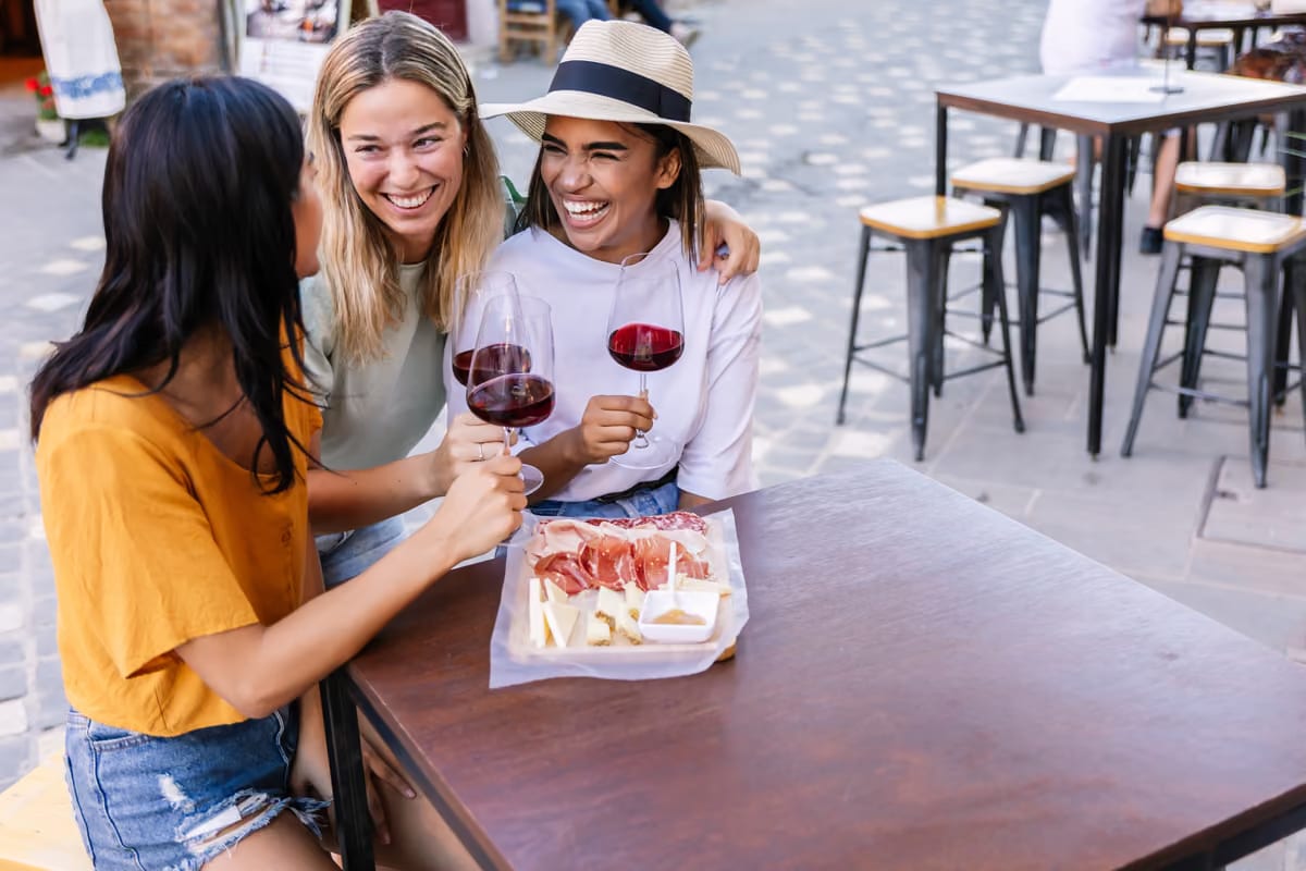 Per 7 italiani su 10 il consumo di alcol è legato a pasto e convivialità