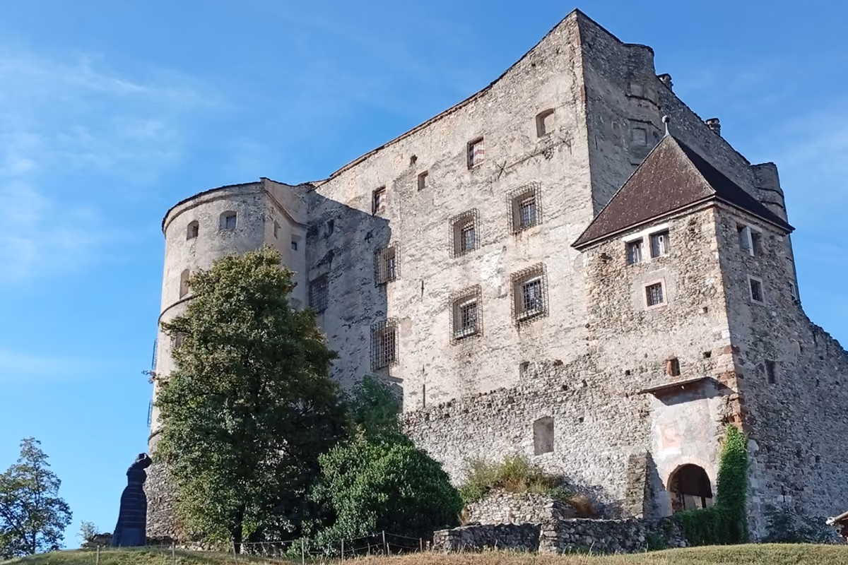 L'esterno di Castel Pergine