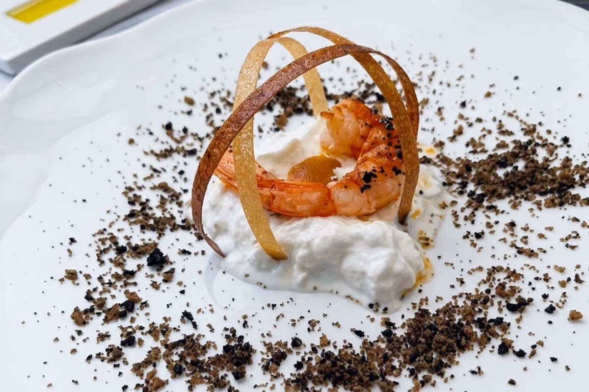 Babila Cagelli cambia casa, non anima: la sua cucina resta circondata dall’arte