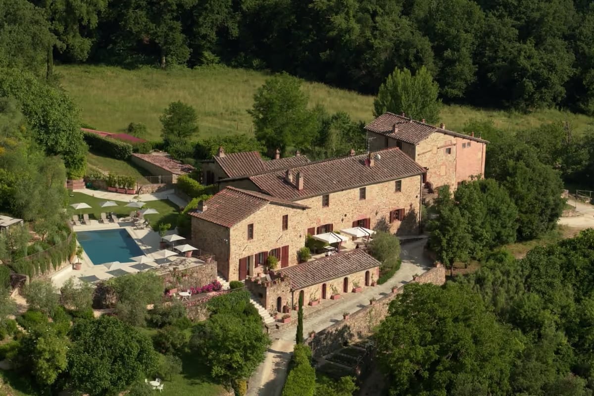 Un'antica roccaforte medievale vicino Siena oggi ospita un relais di charme