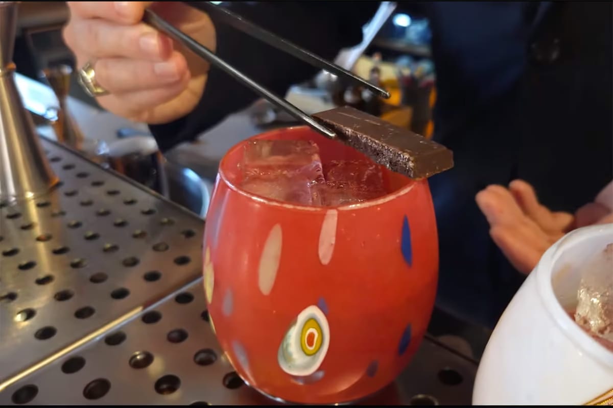 Corteccia, il cocktail di Palazzo Soave con il legno infuso nel bitter