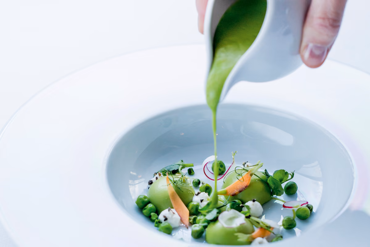 École Ducasse punta sulla cucina vegetale: tre nuovi corsi nel 2027