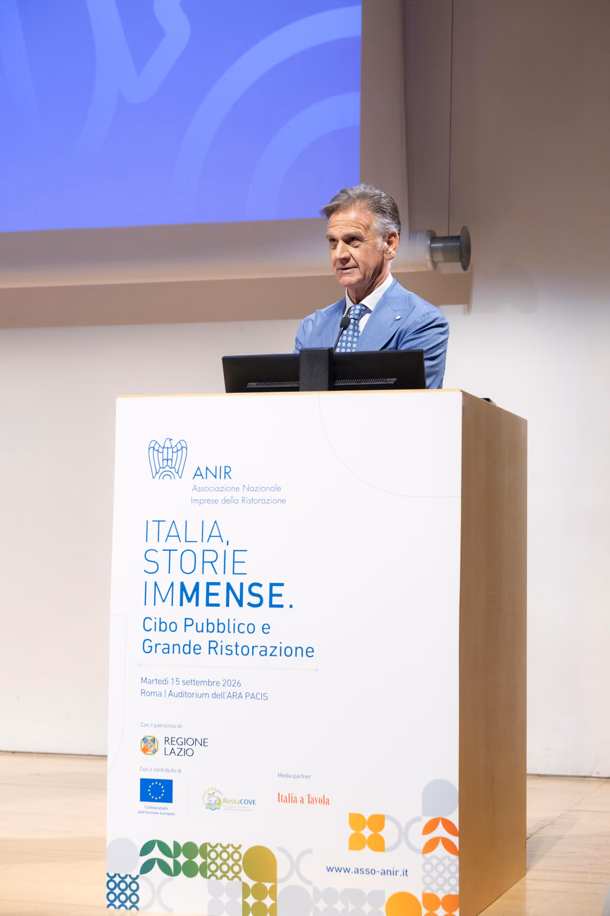 Il presidente di ANIR Confindustria Massimo Piacenti sul palco di IMMENSE 2026