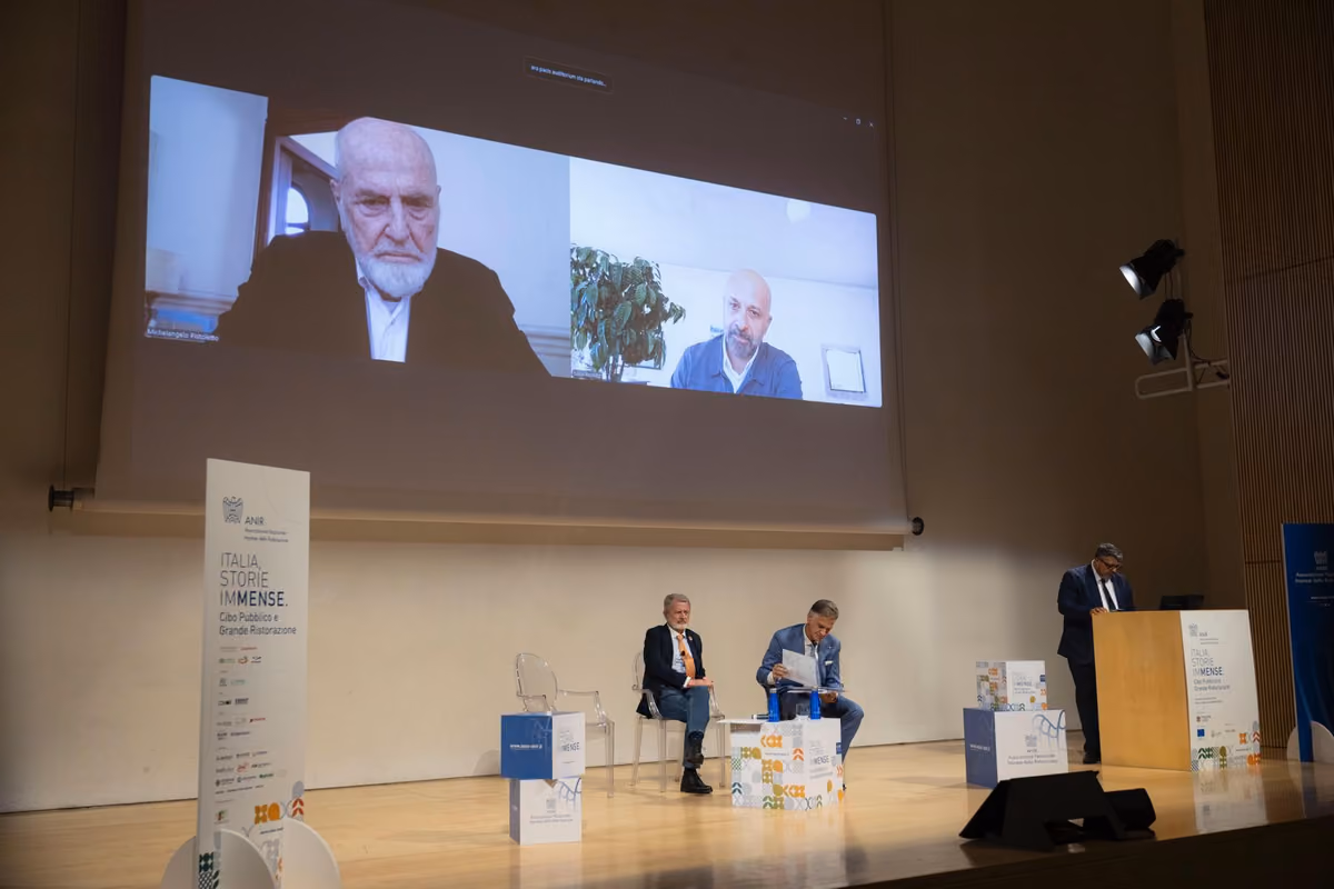 Un momento del collegamento con Michelangelo Pistoletto e chef Niko Romito. In sala,  con Massimo Piacenti e Paolo Valente, il direttore di Italia a Tavola Alberto Lupini