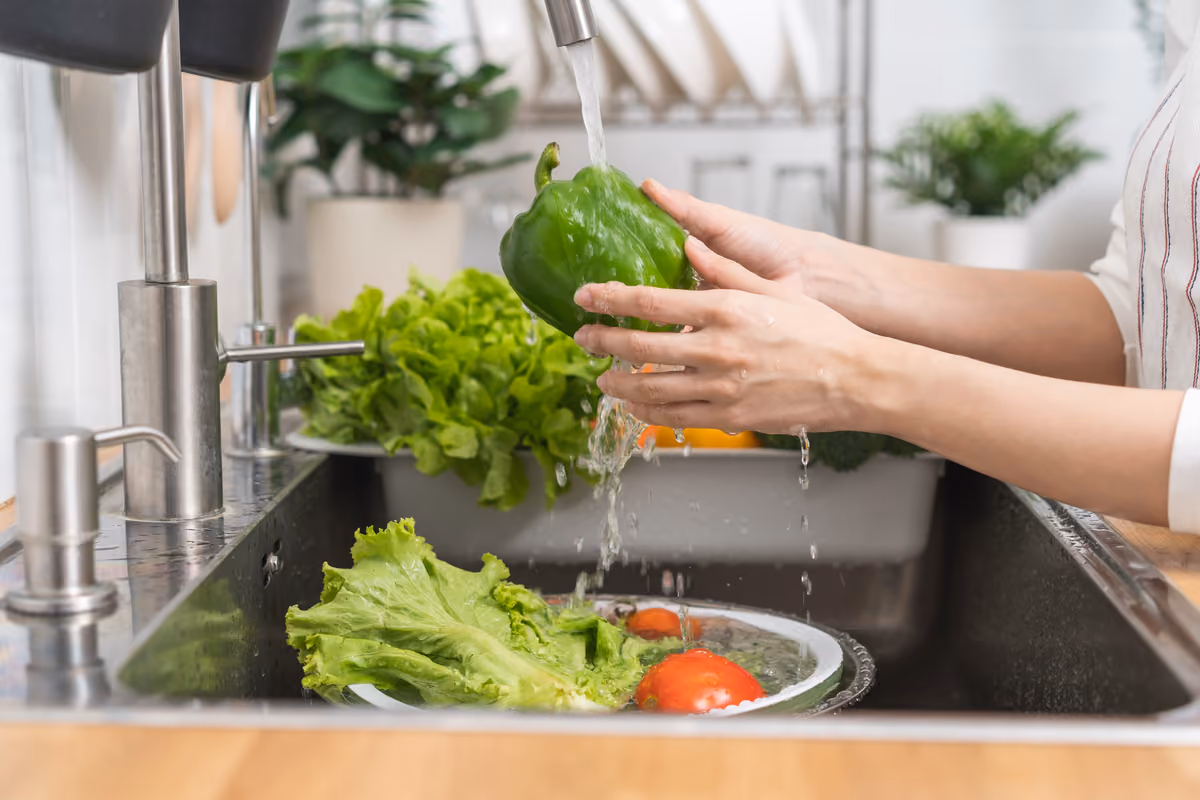 Acqua determinante oltre che per lavare gli alimenti anche per cucinarli
