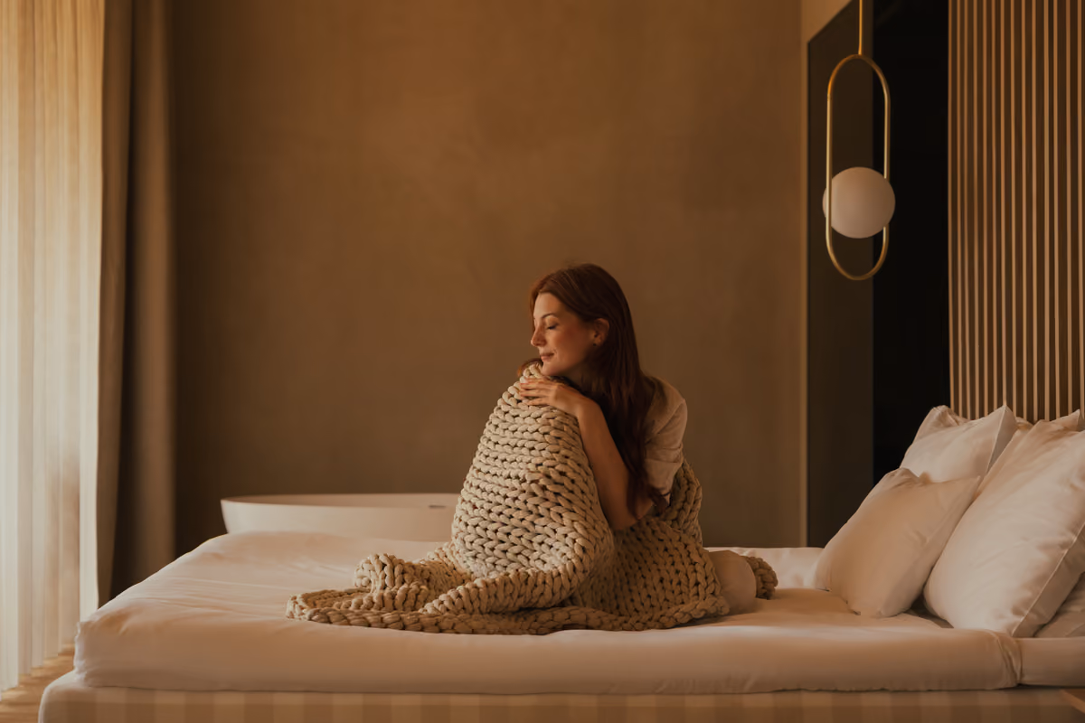 Monitoraggio del sonno, trattamenti ayurvedici, yoga, rilassamento e alimentazione personalizzata scandiscono la settimana