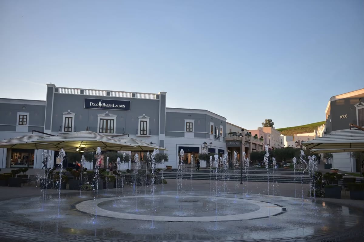 Calici al Village, degustazioni tra i negozi: tre domeniche per scoprire i vini siciliani