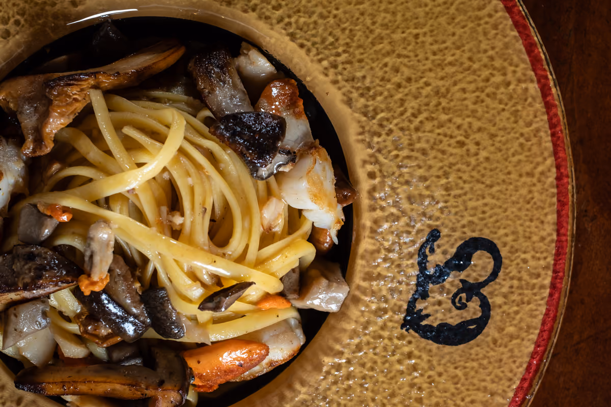 Corte Sconta: Tagliolini con capesante e funghi di stagione