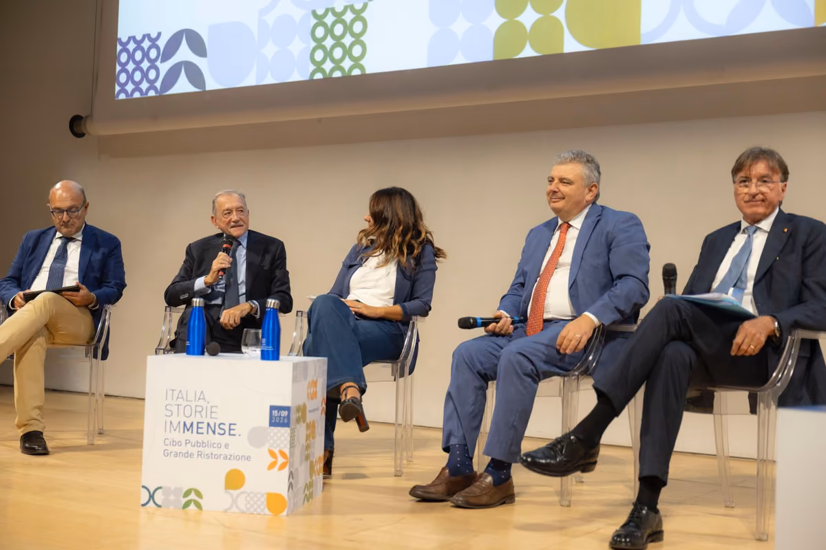 Un momento del confronto dell'ultimo IMMENSE. A destra Emilio Roussier Fusco
