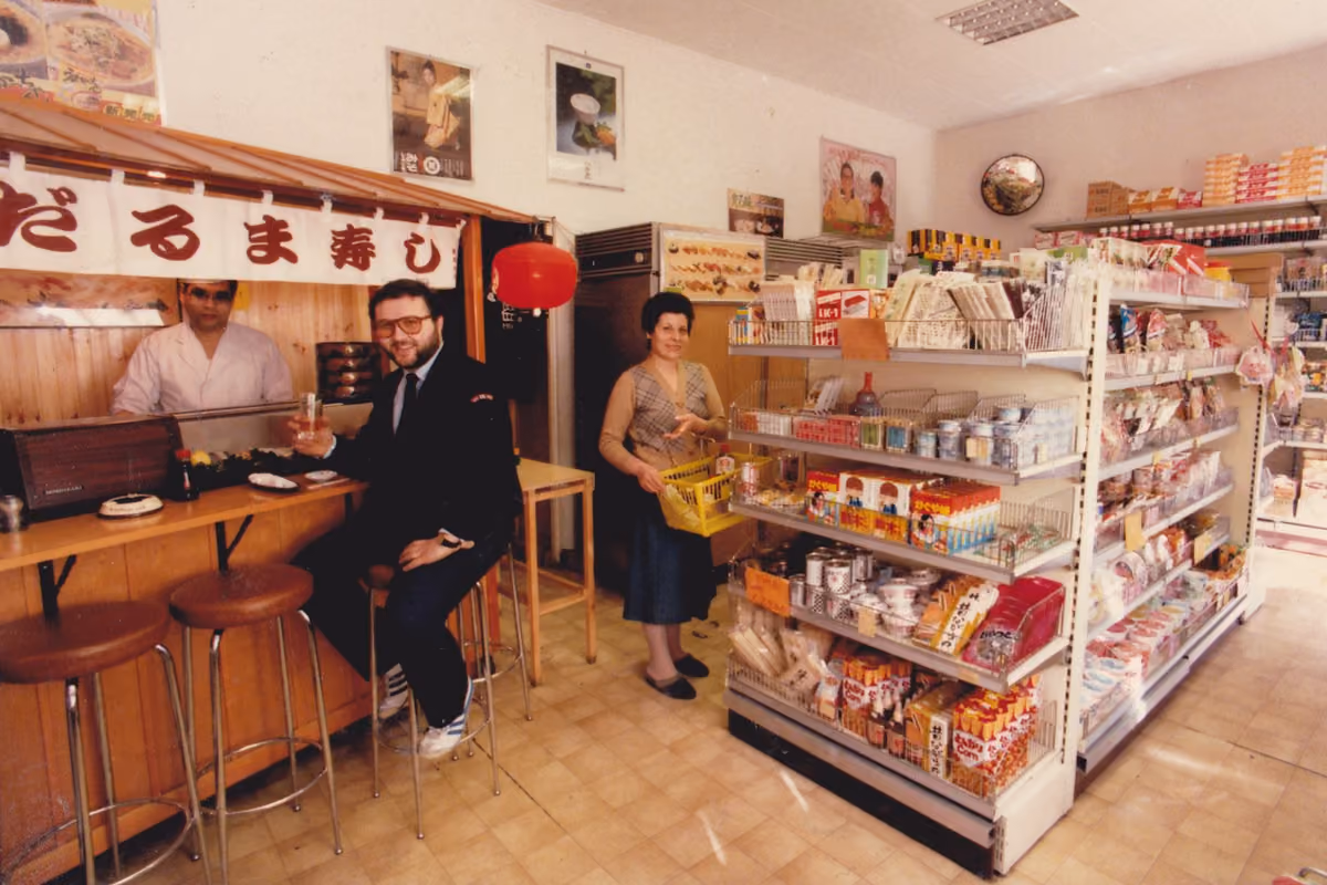 60 anni a tavola: prima il ristorante era un rito, oggi è un contenuto social