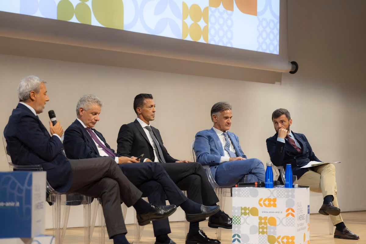 Francesco Garrubba, al centro della foto, a IMMENSE ha parlato del rapporto tra qualità e prezzo nella ristorazione collettiva