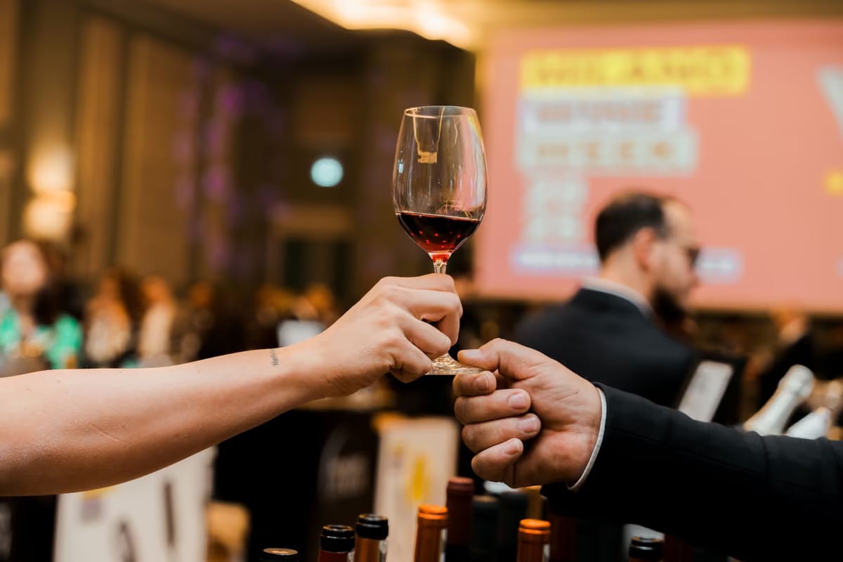 Milano Wine Week, oltre 100 appuntamenti per portare il vino fuori dalla cantina