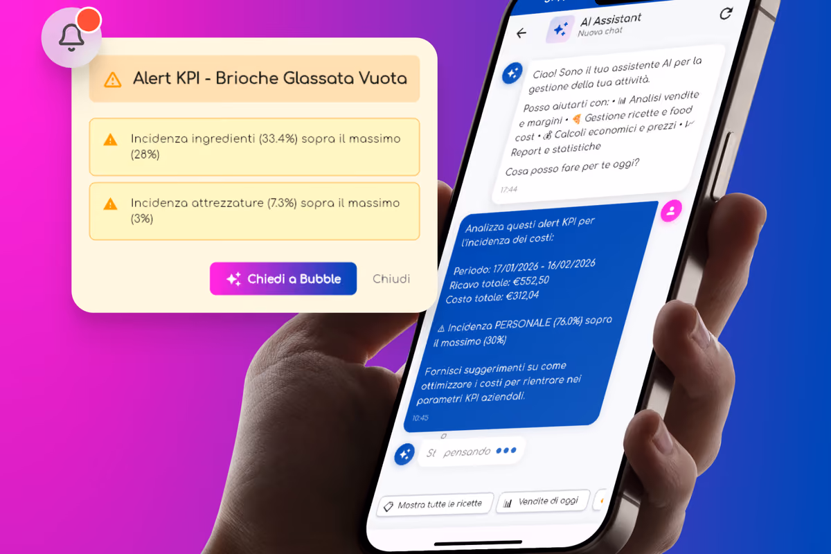 Mano che tiene uno smartphone mostrando un chatbot AI per la gestione dei costi
