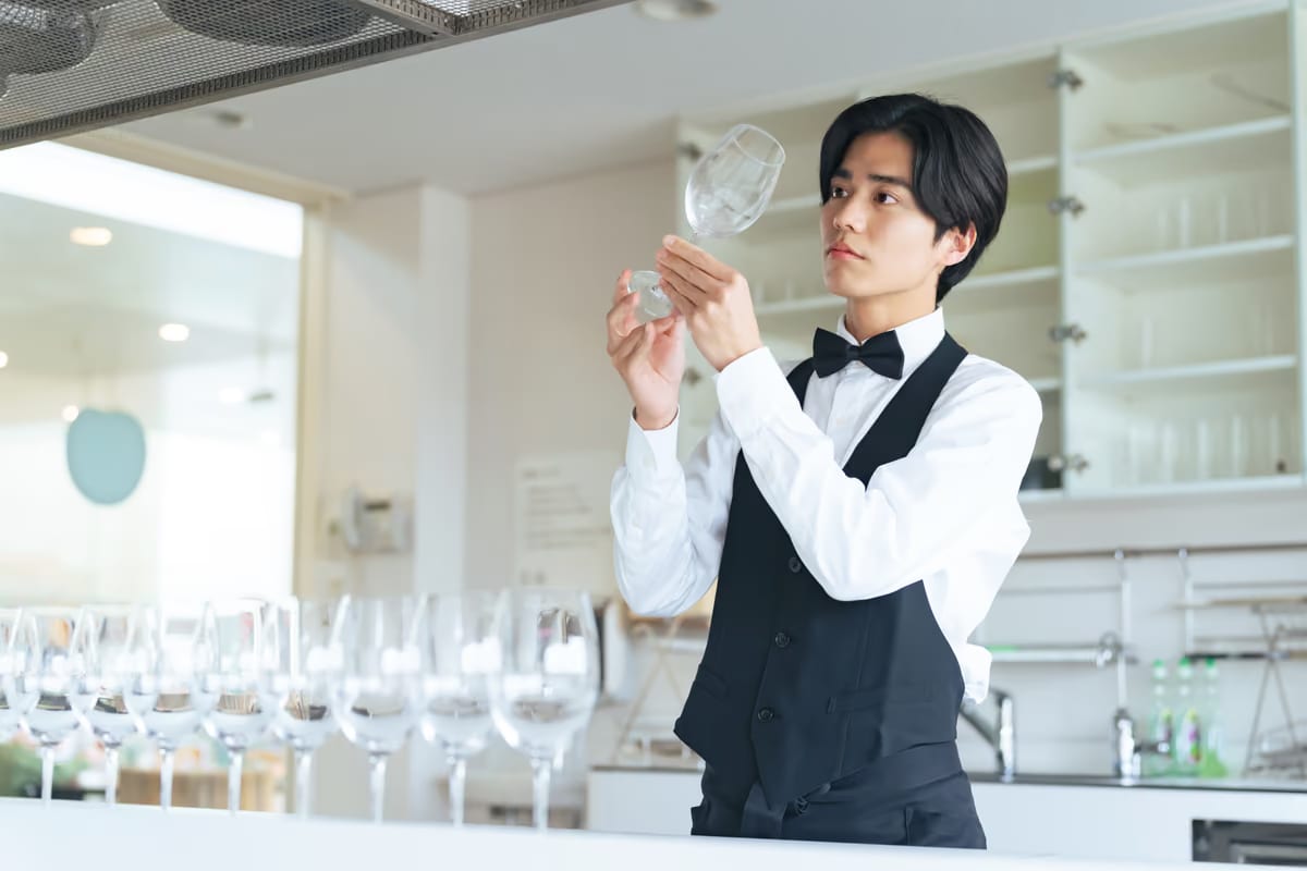 Bicchieri al ristorante, non conta solo il prezzo: lavaggi e rotture pesano sui costi