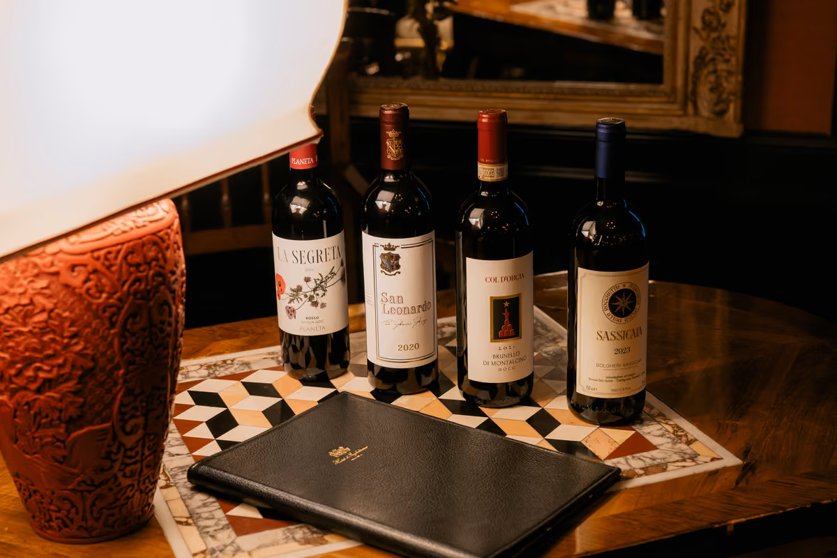 All’Hotel d’Inghilterra 90 etichette di vino raccontano le famiglie italiane