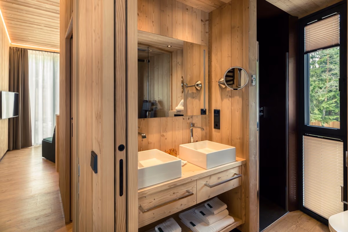 SkyView Chalets, dormire nel foliage sul lago di Dobbiaco