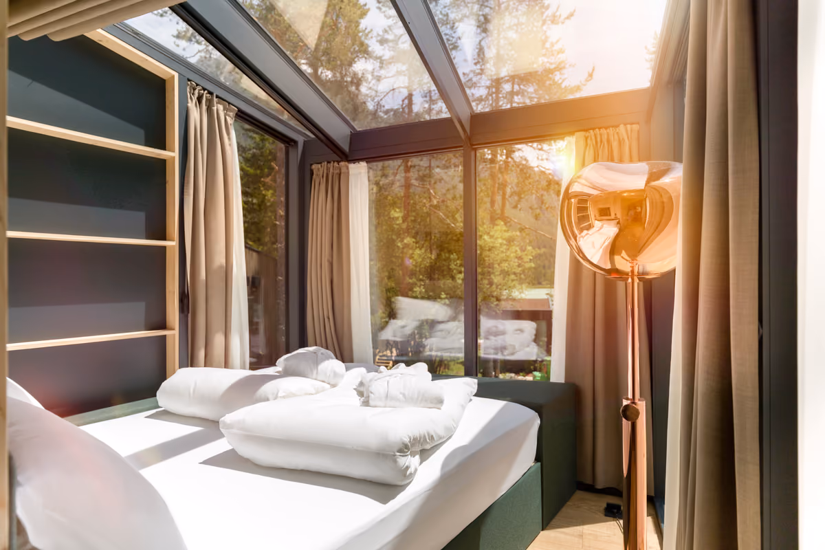 SkyView Chalets, dormire nel foliage sul lago di Dobbiaco