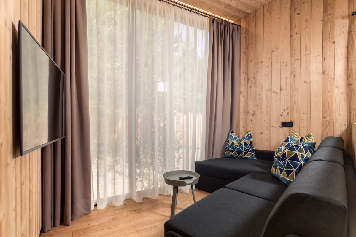 SkyView Chalets, dormire nel foliage sul lago di Dobbiaco