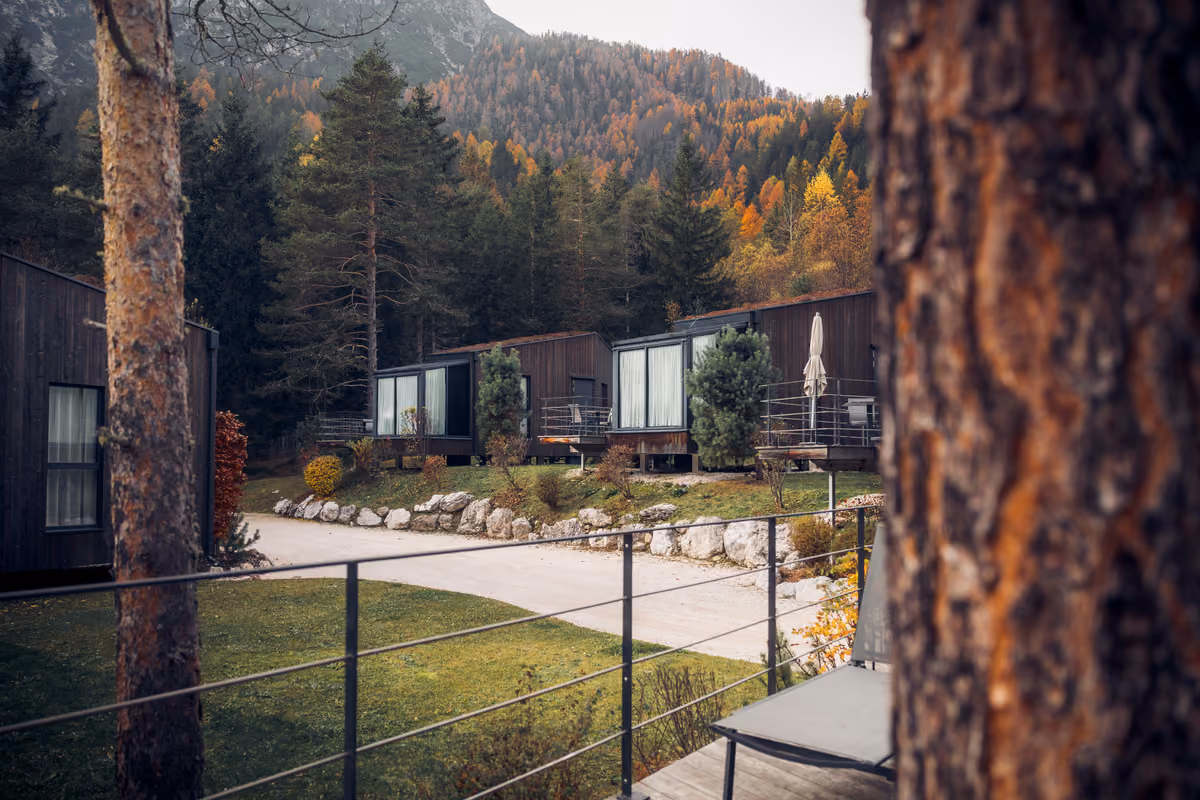SkyView Chalets, dormire nel foliage sul lago di Dobbiaco