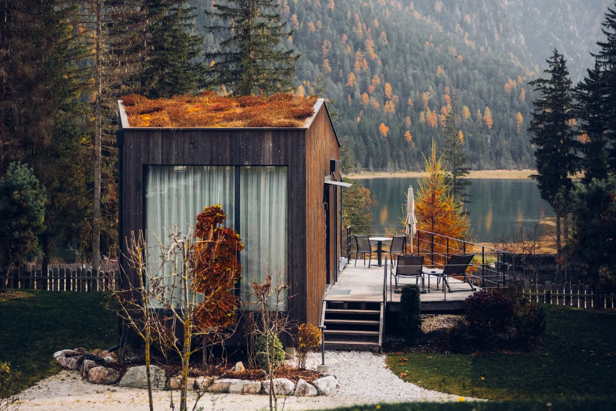 SkyView Chalets, dormire nel foliage sul lago di Dobbiaco