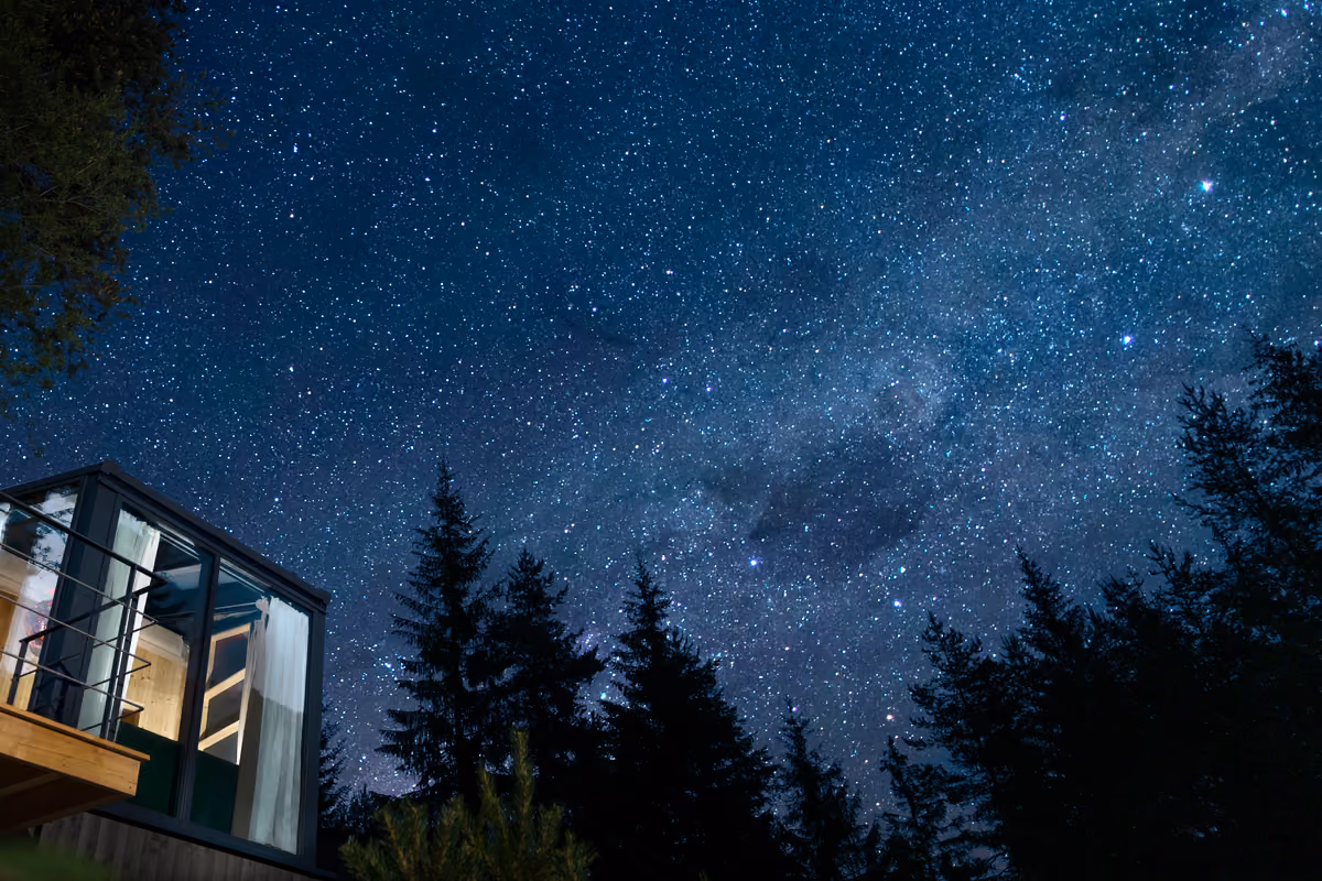 SkyView Chalets, dormire nel foliage sul lago di Dobbiaco