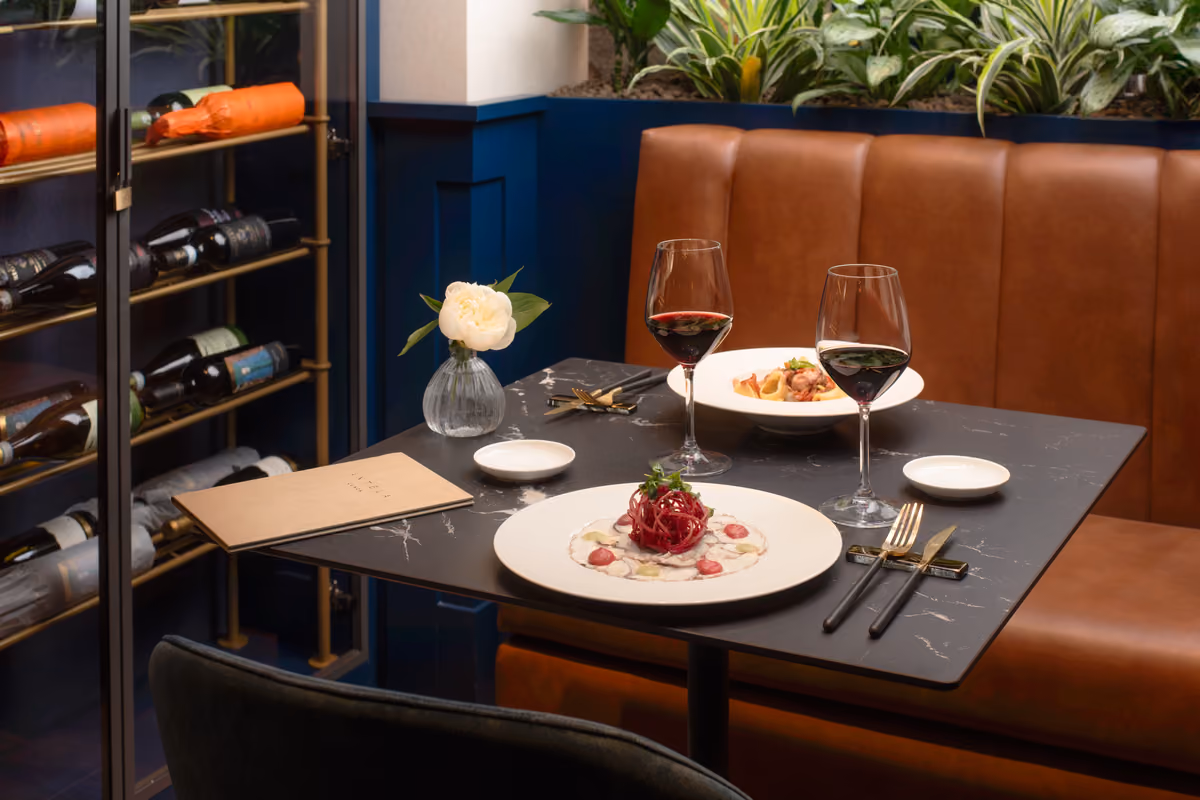 Un’esperienza gastronomica ricercata ma accessibile: Antéla invita a vivere il ristorante d'hotel come un punto di riferimento quotidiano e fruibile della Capitale
