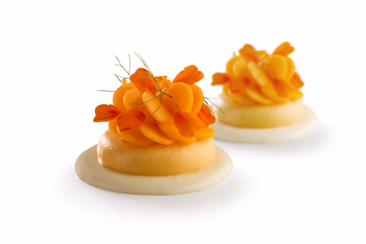 flan di zucca, servito tiepido con fonduta al caciocavallo affumicato, cremoso di zucca e zucca in agrodolce.