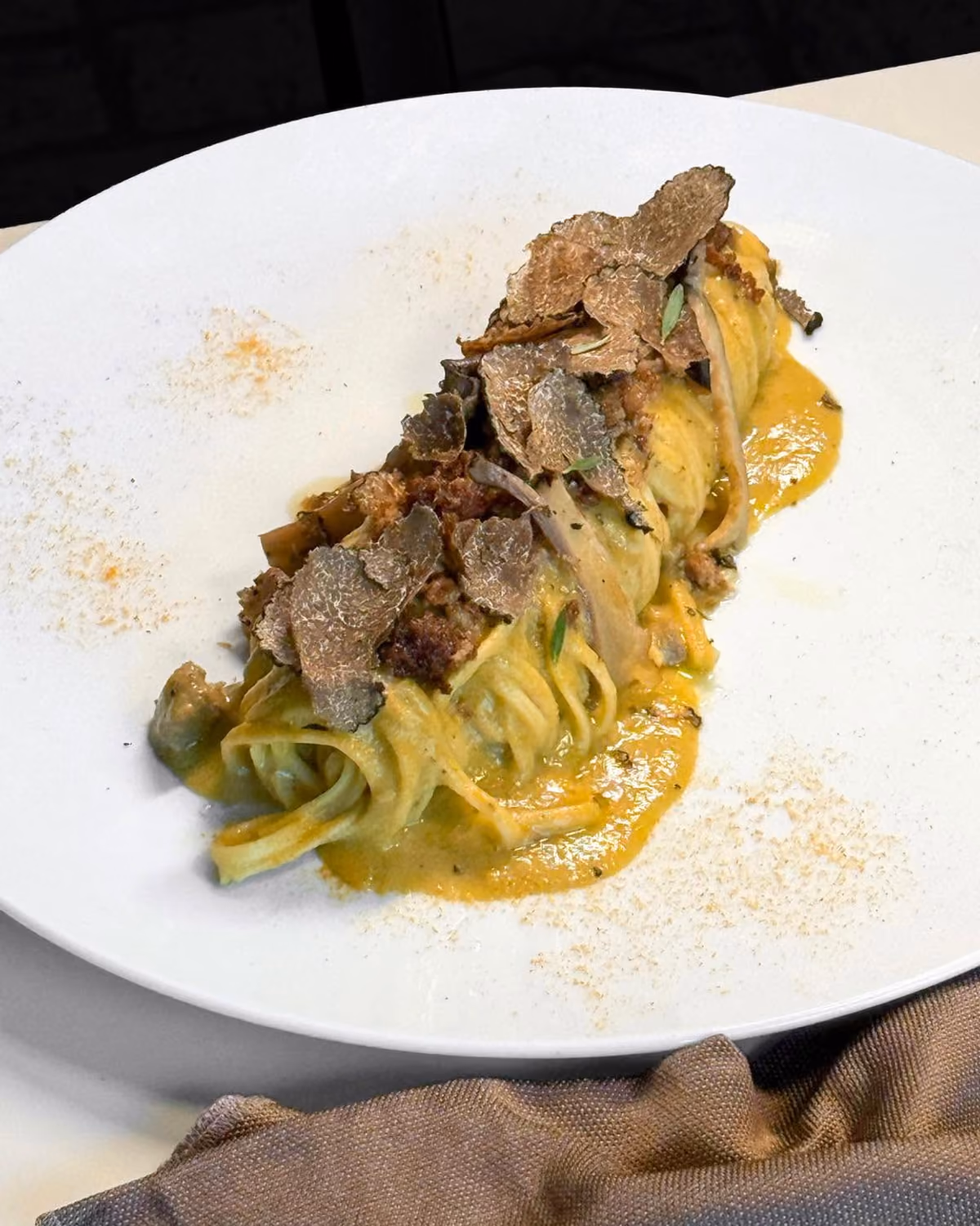Tagliolini Tartufo, salsiccia e funghi di Domenico Fasano