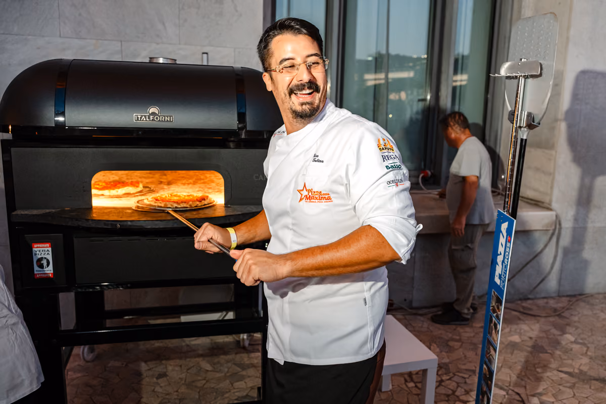 Ciro Tutino, uno dei 10 pizzaioli ad essersi alternato ai forni