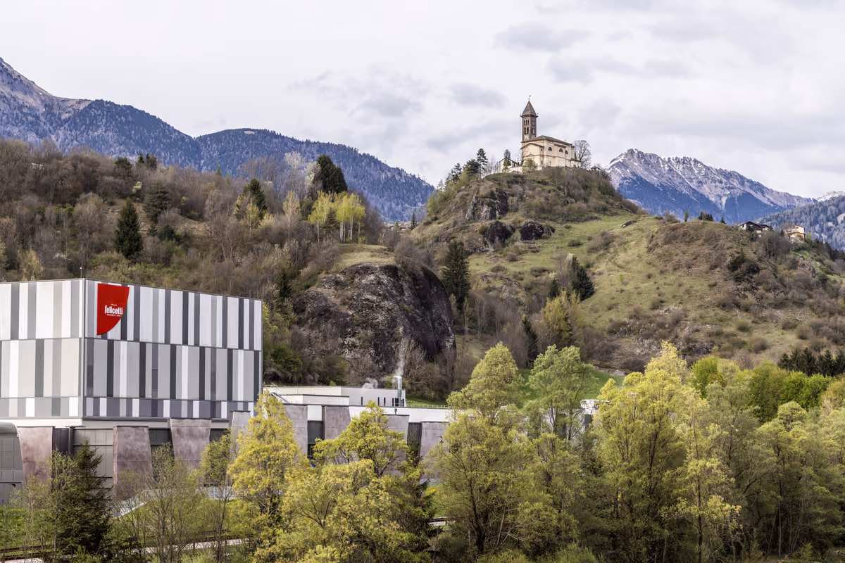 Lo stabilimento di Pastificio Felicetti, nel cuore delle Dolomiti trentine