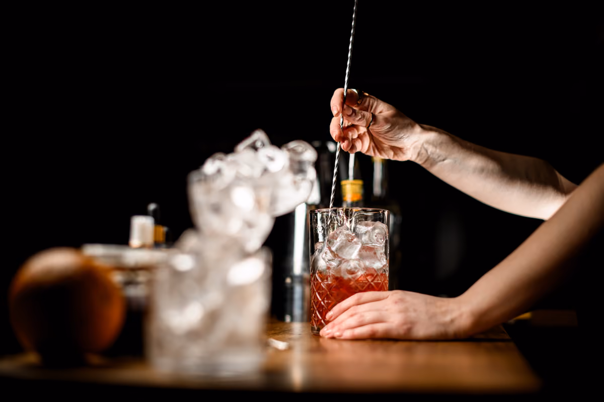 Meno movimenti, più efficienza: come un bartender deve organizzare la propria postazione