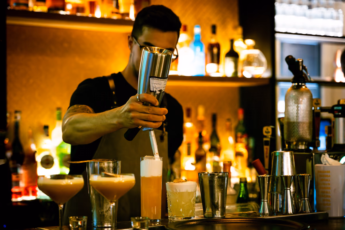 Meno movimenti, più efficienza: come un bartender deve organizzare la propria postazione