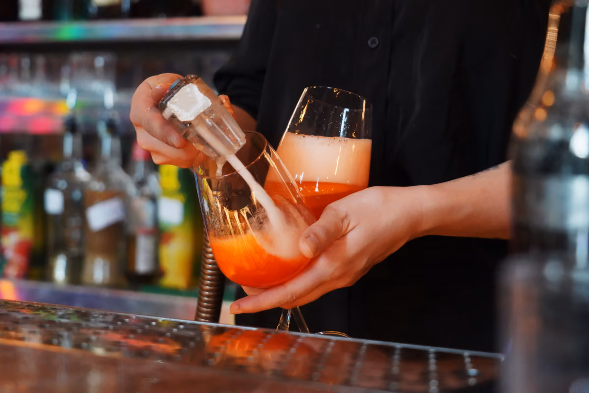Meno movimenti, più efficienza: come un bartender deve organizzare la propria postazione