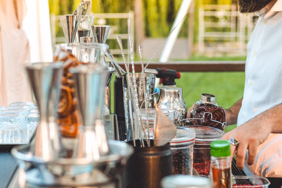 Meno movimenti, più efficienza: come un bartender deve organizzare la propria postazione