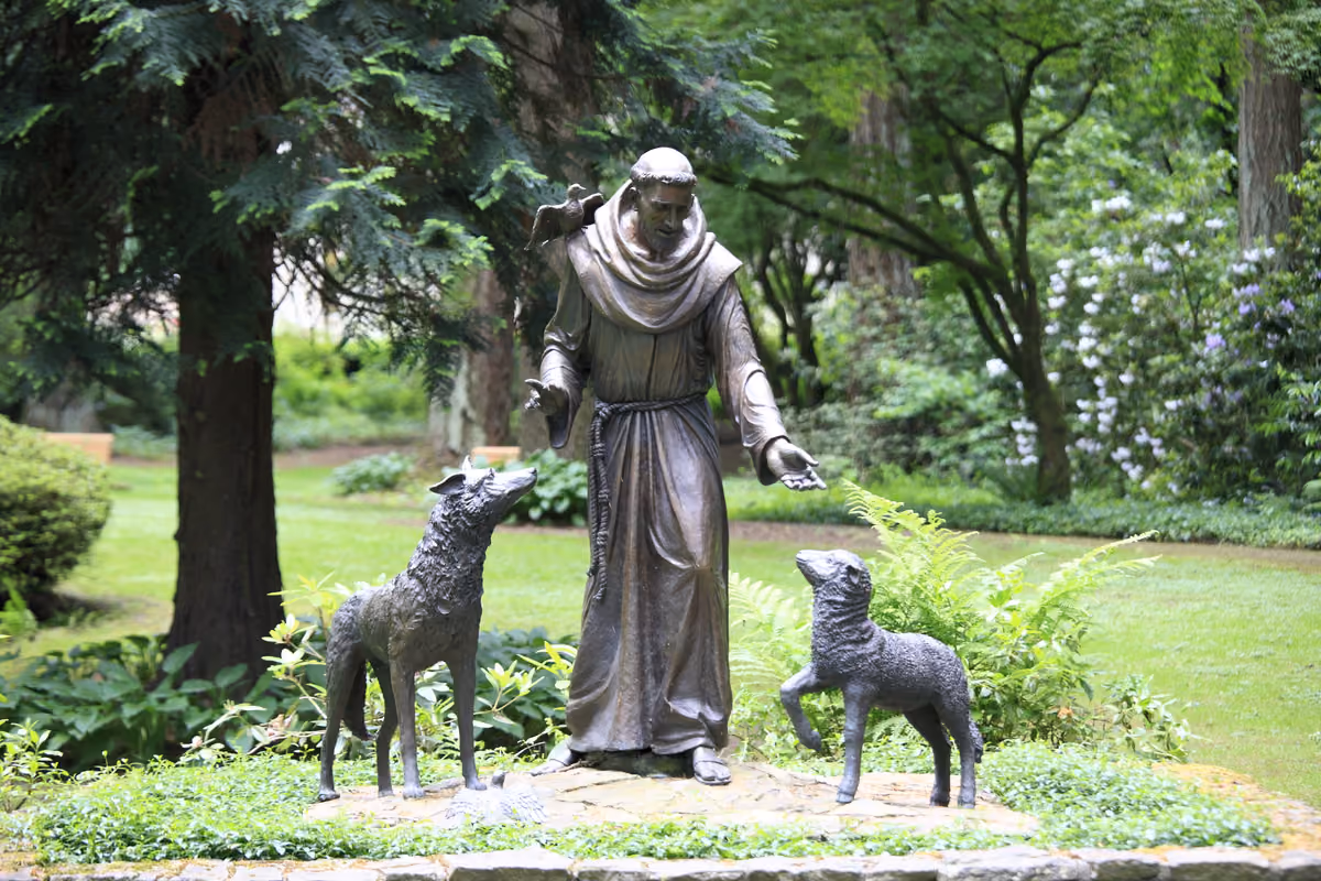 UNa statua dedicata a San Francesco d'Assisi, a Portland (Stati Uniti d'America)
