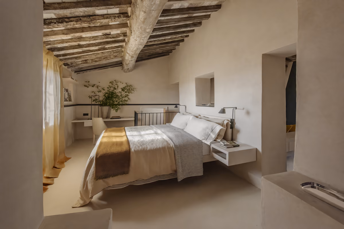 Dentro Monteverdi Tuscany, il borgo della Val d'Orcia rinato intorno all'ospitalità