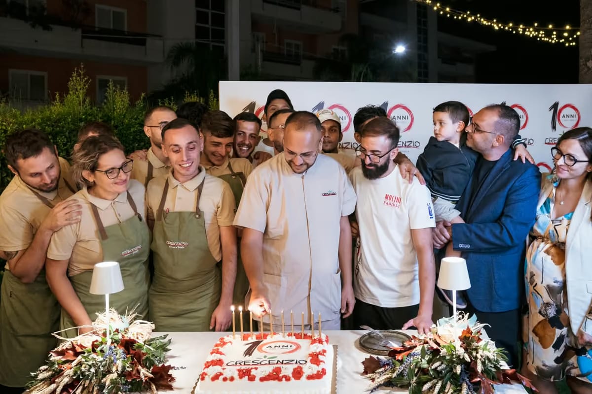I 10 anni della pizzeria che ha conquistato il Catanese raccontando la Sicilia