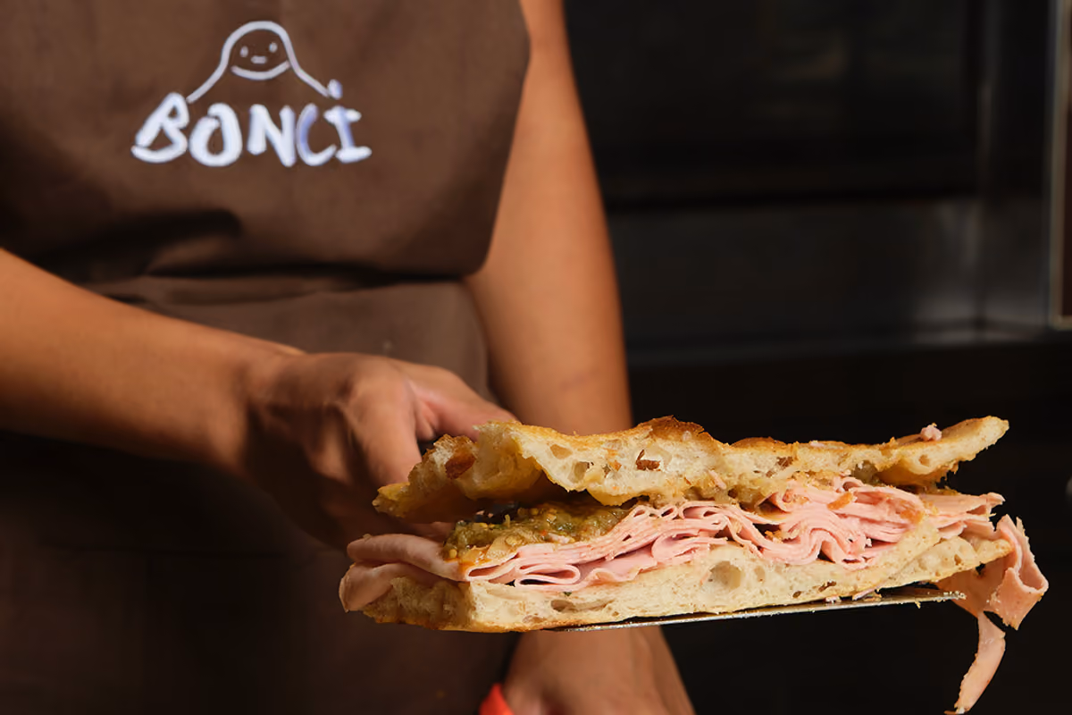 L'offerta va dalla colazione alle pizze al trancio e non solo